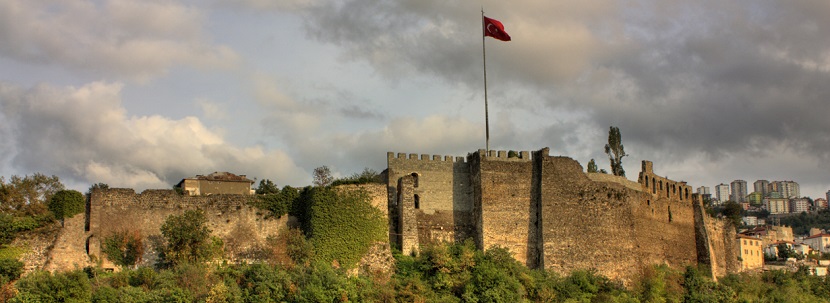 الدفاع التاريخي عن طرابزون: قلعة طرابزون